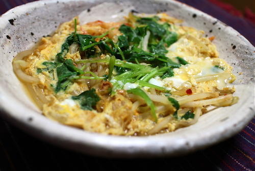 今日のキムチ料理レシピ：もやしとキムチの卵とじ