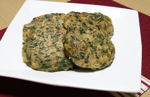 今日のキムチ料理レシピ：モロヘイヤとキムチ入りレンコン餅
