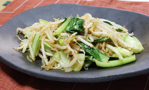 今日のキムチ料理レシピ：もやしと青梗菜のキムチ炒め