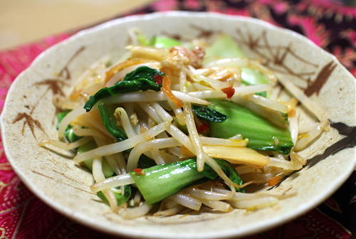 今日のキムチ料理レシピ：もやしと青梗菜のキムチ炒め