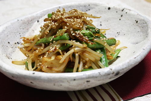 今日のキムチ料理レシピ：もやしといんげんのキムチ味噌炒め