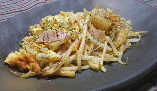 今日のキムチ料理レシピ：もやしとキムチのカルボナーラ風