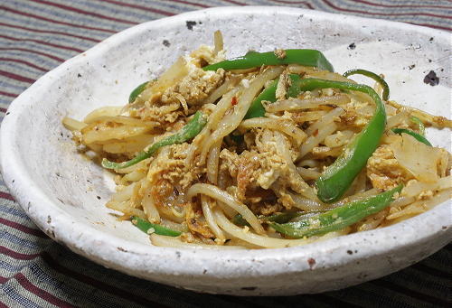 今日のキムチ料理レシピ：もやしとキムチのオイスター卵炒め