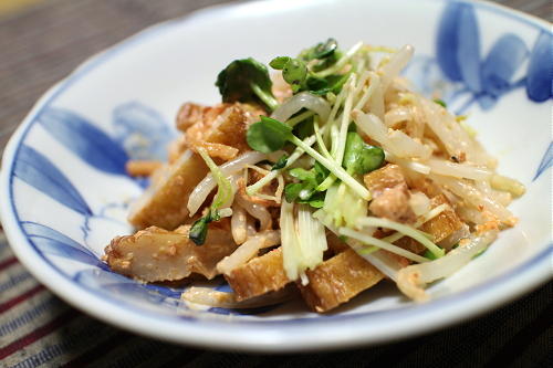 今日のキムチ料理レシピ：もやしとさつま揚げのピリ辛胡麻和え