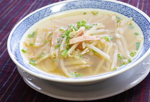 今日のキムチ料理レシピ：もやしとキムチのスープ煮