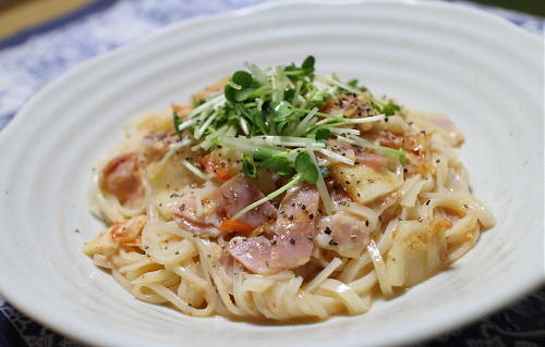 今日のキムチ料理レシピ：キムチうどんカルボナーラ