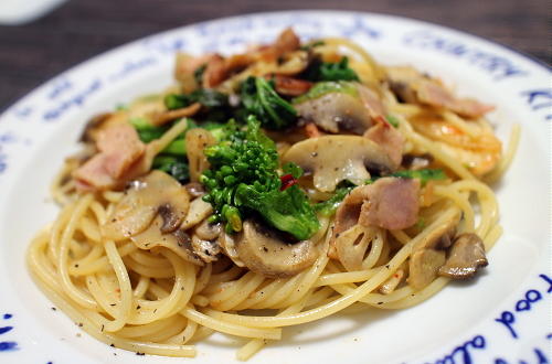 今日のキムチ料理レシピ：菜の花とキムチのパスタ