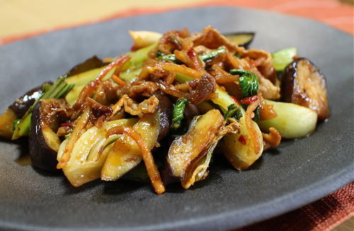 今日のキムチ料理レシピ：なすとチンゲン菜のキムチ炒め