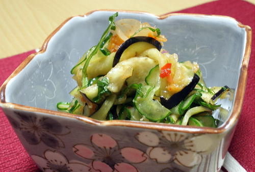 今日のキムチ料理レシピ：胡瓜と茄子とキムチの簡単漬け物