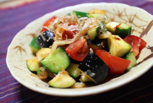 今日のキムチ料理レシピ：夏野菜とキムチのサラダ