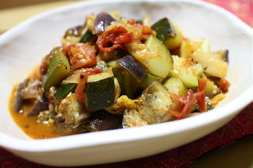 今日のキムチ料理レシピ：夏野菜とキムチのトマト煮