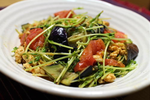 今日のキムチ料理レシピ：夏野菜とキムチのひき肉炒め