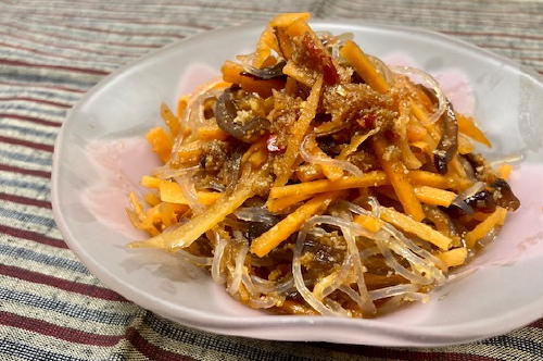 今日のキムチ料理レシピ：ニンジンのピリ辛春雨サラダ