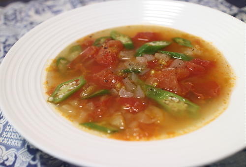 今日のキムチレシピ：オクラとトマトのキムチスープ
