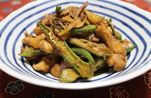 今日のキムチ料理レシピ：オクラと鶏肉のキムチ胡麻炒め煮