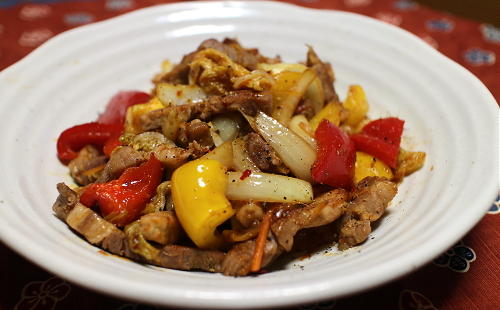 今日のキムチ料理レシピ：豚肉とパプリカのキムチ炒め