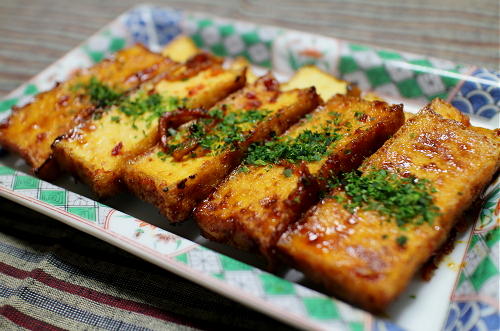 今日のキムチ料理レシピ：厚揚げのピリ甘辛焼き