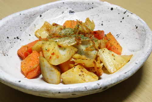 今日のキムチ料理レシピ：レンコンとキムチの塩コショウ炒め