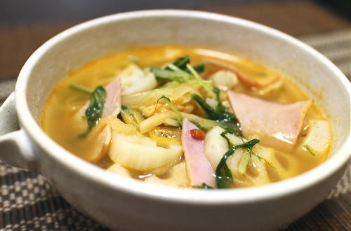 今日のキムチ料理レシピ：レンコンとハムのキムチスープ