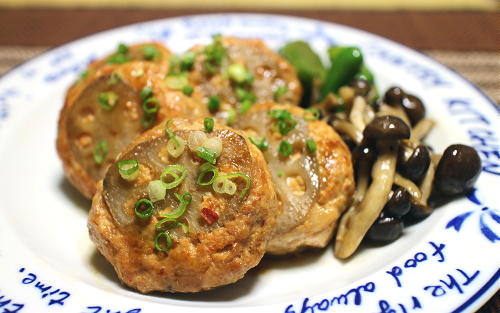 今日のキムチレシピ：レンコンとキムチ入り鶏つくね