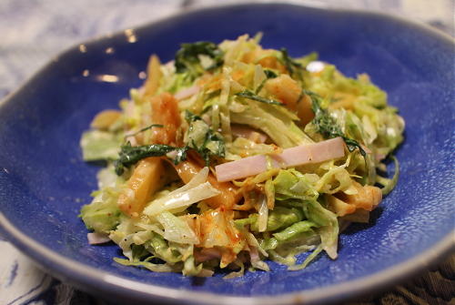 今日のキムチレシピ：レタスと大根キムチのサラダ