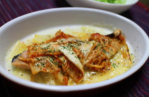 今日のキムチ料理レシピ：鮭のキムチチーズ焼き