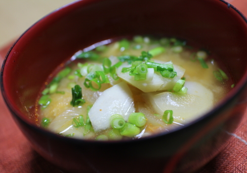 今日のキムチレシピ：里芋とキムチの味噌汁