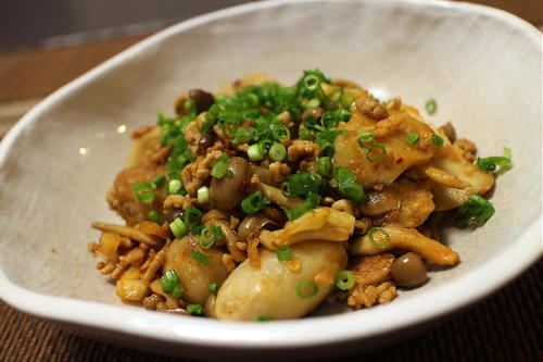 今日のキムチレシピ：里芋としめじのキムチひき肉煮