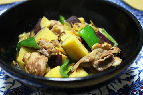 今日のキムチ料理レシピ：サツマイモと豚肉のキムチ煮