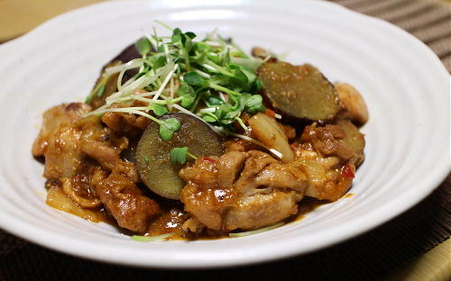 今日のキムチ料理レシピ：鶏肉とサツマイモとキムチのみそ炒め