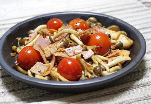 今日のキムチ料理レシピ：しめじとベーコンのキムチ炒め