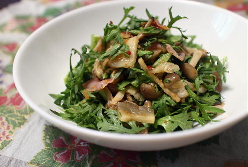 今日のキムチ料理レシピ：春菊とキムチのサラダ