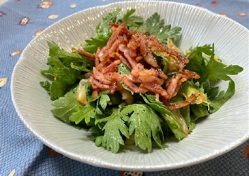 今日のキムチ料理レシピ：春菊とキムチのベーコンドレッシング