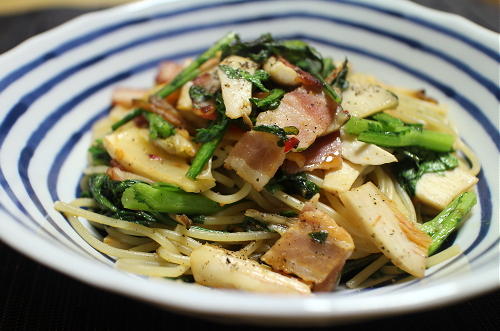 今日のキムチレシピ：春菊とキムチのパスタ