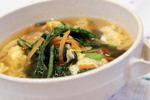 今日のキムチ料理レシピ：春菊とキムチのスープ