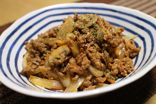 今日のキムチ料理レシピ：玉ねぎのひき肉キムチ炒め煮