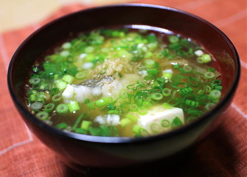 今日のキムチ料理レシピ：タラとキムチのスープ
