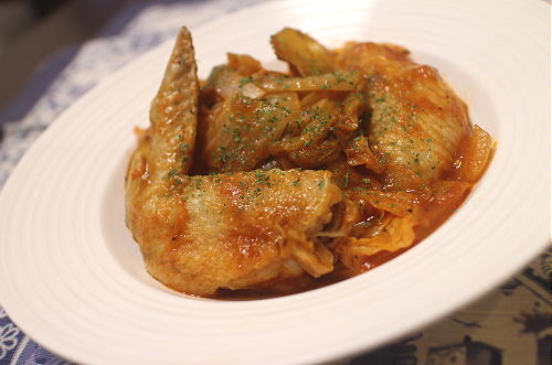 今日のキムチ料理レシピ：鶏手羽先とキムチのジュース煮込み