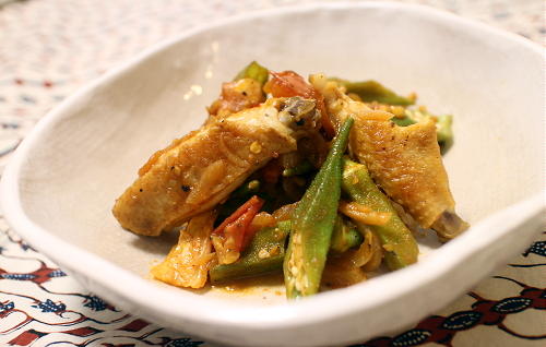 今日のキムチ料理レシピ：鶏手羽とオクラのキムチケチャップ煮