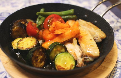 今日のキムチレシピ：鶏手羽と野菜と大根キムチのアヒージョ