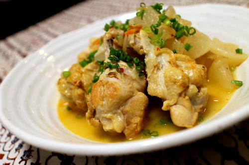 今日のキムチ料理レシピ：鶏手羽元と大根のキムチ煮