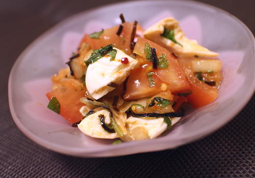今日のキムチ料理レシピ：トマトとモッツァレラチーズのキムチマリネ