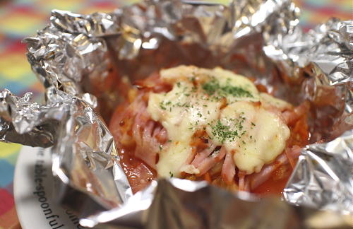 今日のキムチ料理レシピ：トマトとキムチのホイル焼き