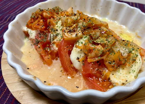 今日のキムチ料理レシピ：トマトとモッツアレラチーズとキムチのオーブン焼き