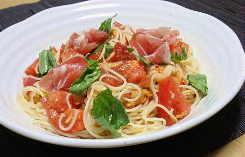 今日のキムチ料理レシピ：トマトとキムチの冷製パスタ