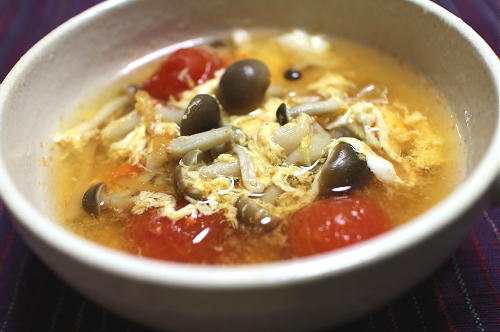 今日のキムチレシピ：トマトとキムチの卵スープ