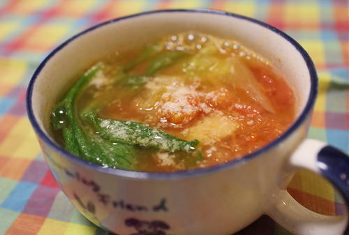 今日のキムチ料理レシピ：トマトとレタスのキムチスープ