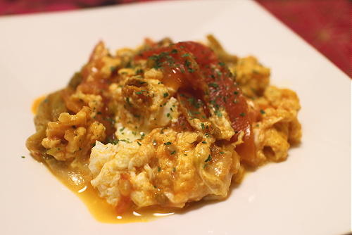 今日のキムチ料理レシピ：トマトとキムチの卵炒め