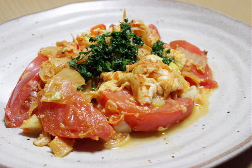 今日のキムチ料理レシピ：トマトとキムチの卵炒め