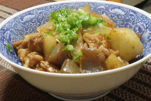 今日のキムチ料理レシピ：鶏肉と大根のキムチ煮込み